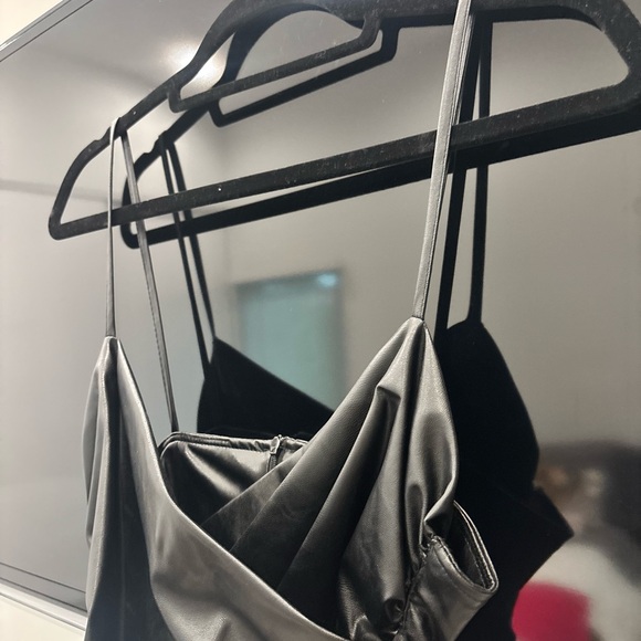 Zara Elegant Black Leather Dress - Picture 4 of 8